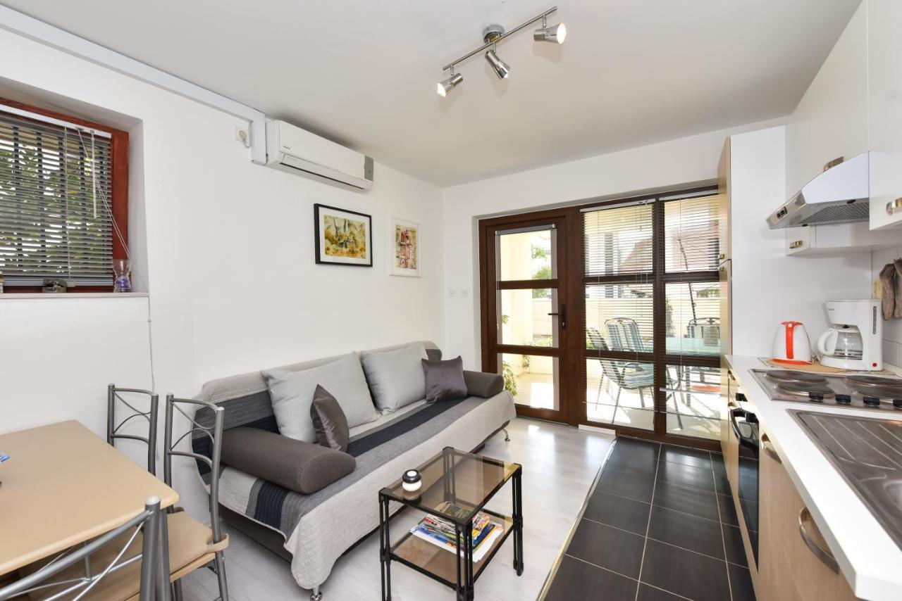 Lovely Apartment In The Groundfloor Zara Esterno foto